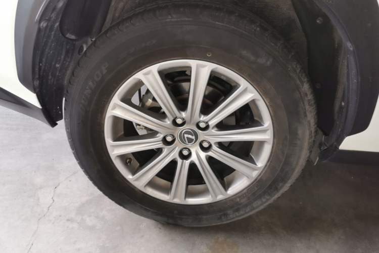 Used Lexus NX 2020 200 Front-Wheel Drive Freeline Edition China VI Standard Right Rear Wheel Hub