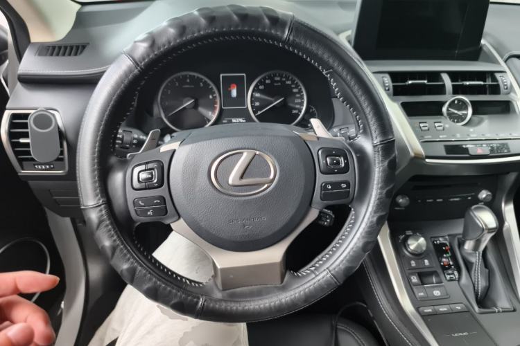 Used Lexus NX 2020 200 Front-Wheel Drive Freeline Edition China VI Standard Steering Wheel
