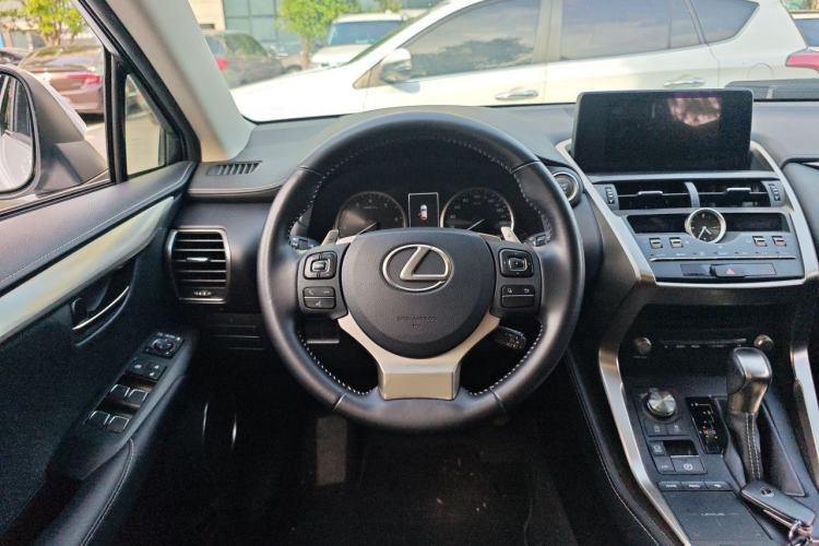 Used Lexus NX 2020 200 Front-Wheel Drive Freeline Edition China VI Standard Steering Wheel