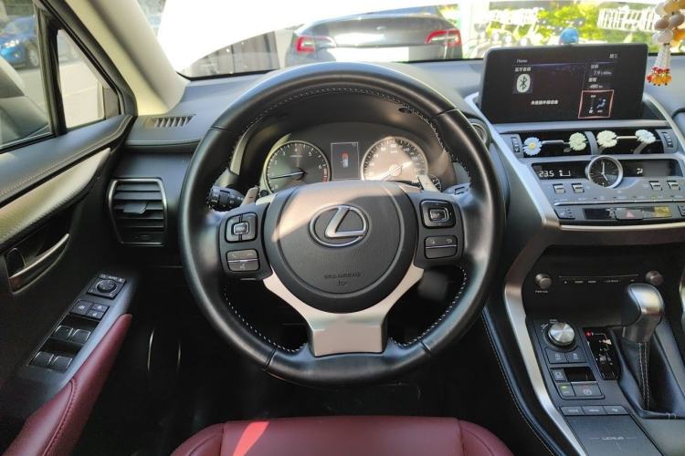 Used Lexus NX 2020 200 Front-Wheel Drive Vmotion Edition China VI Standard Steering Wheel