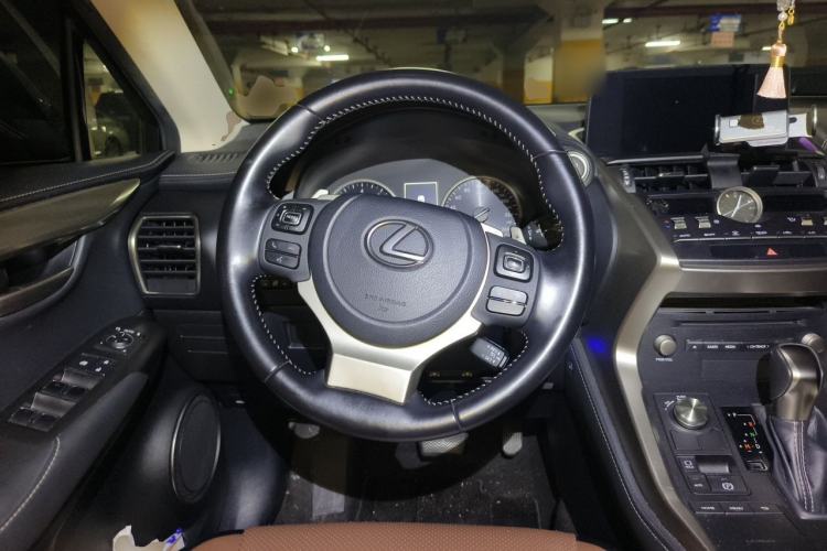 Used Lexus NX 2020 200 Front-Wheel Drive Freeline Edition China VI Standard Steering Wheel