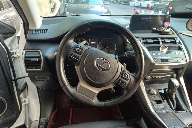 Used Lexus NX 2020 200 All-Wheel Drive Fēngshàng Version China VI Standard Steering Wheel