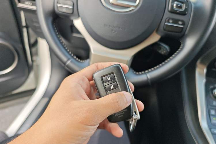 Used Lexus NX 2020 200 Front-Wheel Drive Freeline Edition China VI Standard Vehicle Key