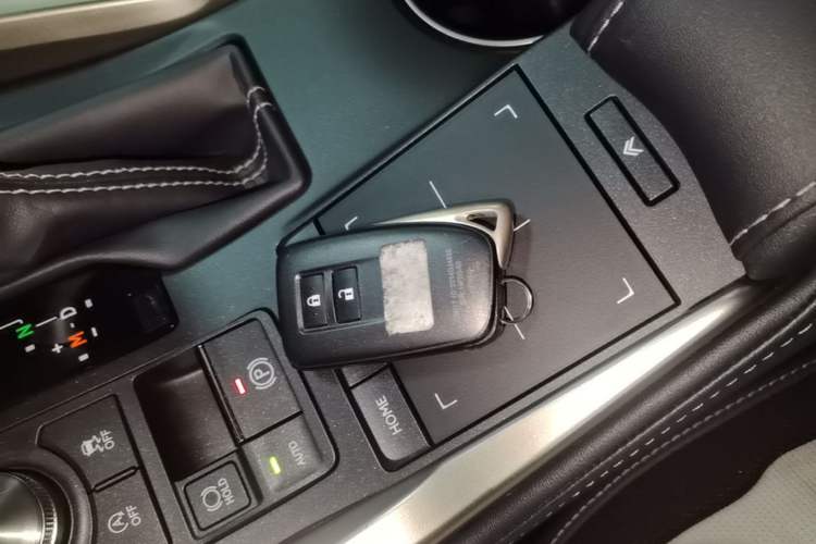 Used Lexus NX 2020 200 Front-Wheel Drive Freeline Edition China VI Standard Vehicle Key