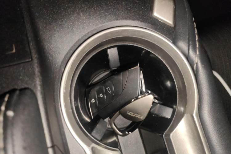 Used Lexus NX 2020 200 Front-Wheel Drive Freeline Edition China VI Standard Vehicle Key