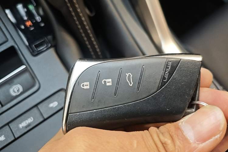 Used Lexus NX 2020 200 Front-Wheel Drive Freeline Edition China VI Standard Vehicle Key