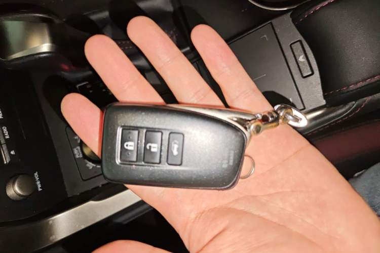 Used Lexus NX 2020 300h Front-Drive Fēngyuè Version China VI Standard Vehicle Key