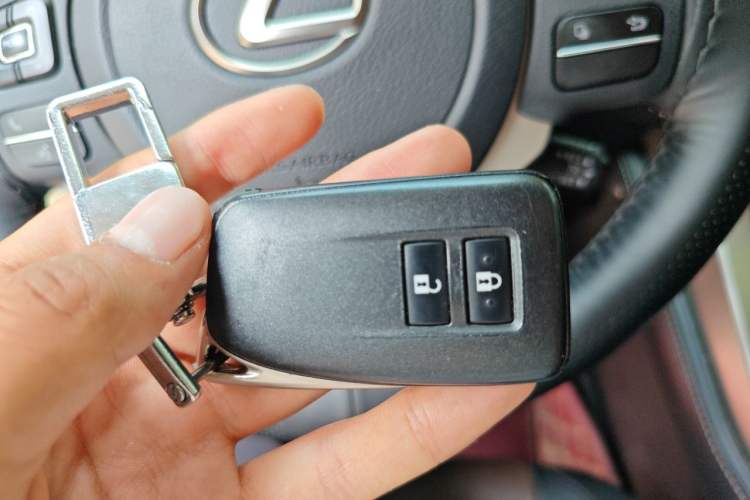 Used Lexus NX 2020 200 Front-Wheel Drive Freeline Edition China VI Standard Vehicle Key