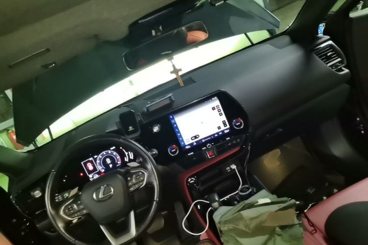Used Lexus NX 2022 260 Front-Wheel Drive Chuan Yue Edition Center Console