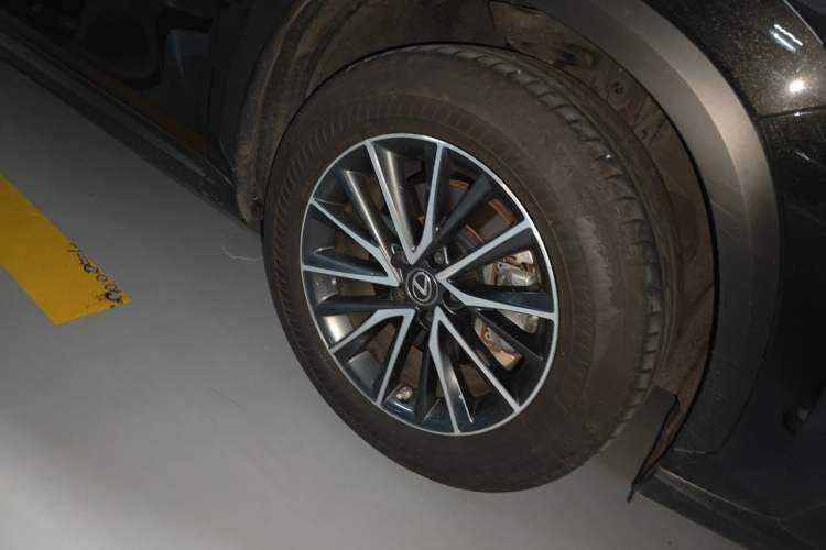 Used Lexus NX 2022 260 Front-Wheel Drive Chuanchi Edition Right Front Wheel Hub