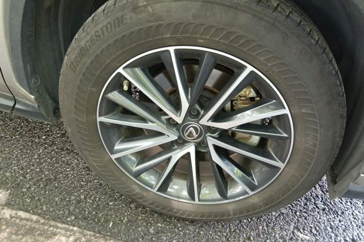 Used Lexus NX 2022 350h Front-Wheel-Drive Innovation Edition Right Front Wheel Hub