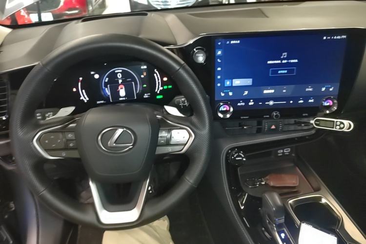Used Lexus NX 2022 350h Front-Drive Enjoyment Edition Center Console
