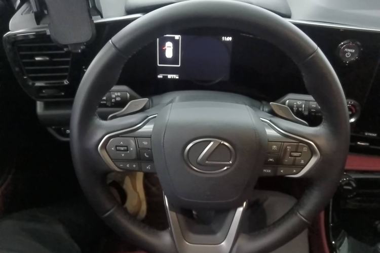 Used Lexus NX 2022 350h Front-Wheel-Drive Innovation Edition Interior 3