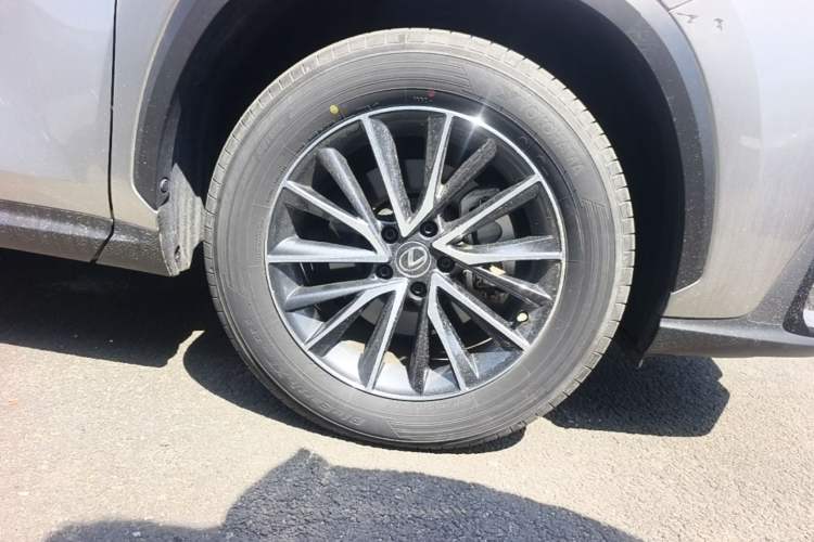 Used Lexus NX 2022 350h Front-Wheel Drive Xinchichi Edition Right Front Wheel Hub