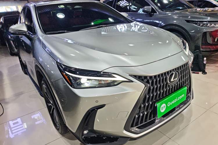 Used Lexus NX 2022 350h Front-Wheel-Drive Innovation Edition Front Right 45 Deg