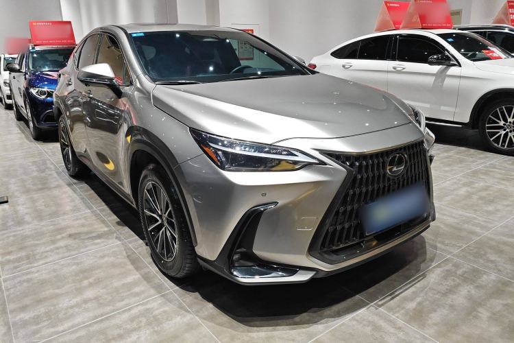 Used Lexus NX 2022 350h Front-Wheel-Drive Innovation Edition Front Right 45 Deg