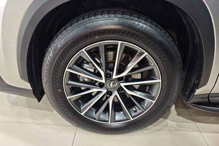 Used Lexus NX 2022 350h Front-Wheel-Drive Innovation Edition Left Front Wheel Hub