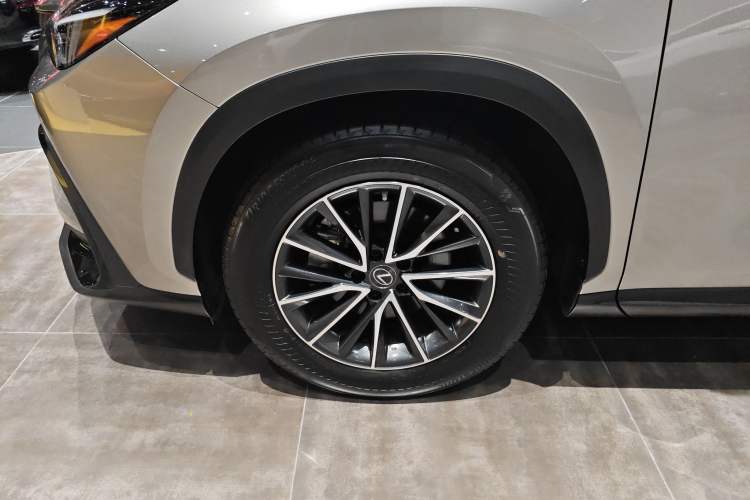 Used Lexus NX 2022 350h Front-Wheel-Drive Innovation Edition Left Front Wheel Hub