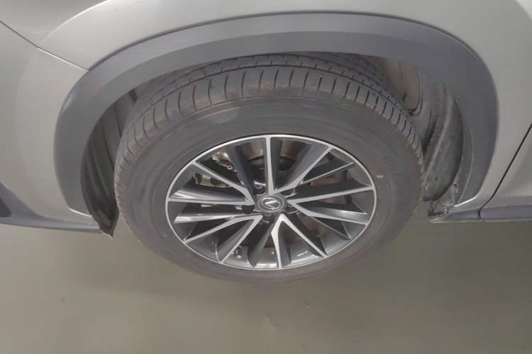 Used Lexus NX 2022 350h Front-Wheel-Drive Innovation Edition Left Front Wheel Hub