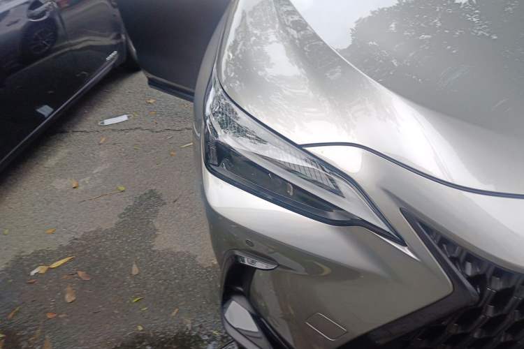Used Lexus NX 2022 350h Front-Wheel-Drive Innovation Edition Right Front Headlight