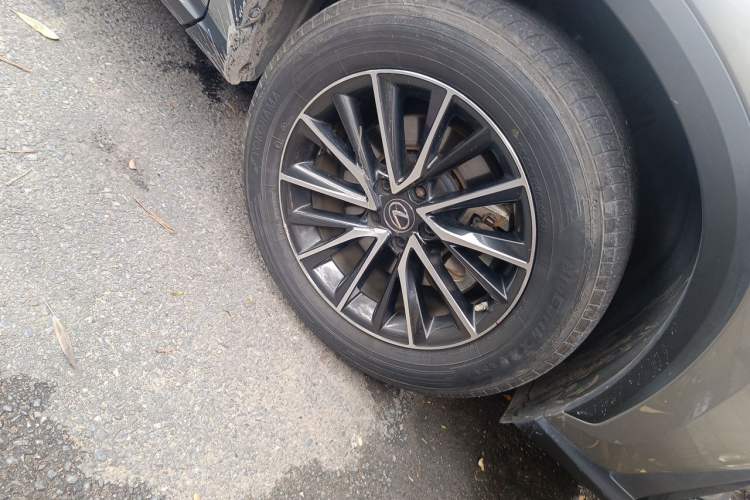 Used Lexus NX 2022 350h Front-Wheel-Drive Innovation Edition Right Front Wheel Hub