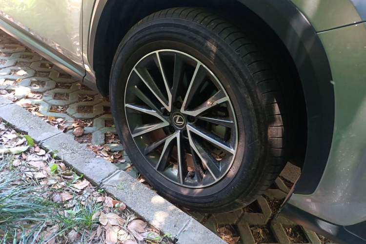Used Lexus NX 2022 260 Front-Wheel Drive Chuanchi Edition Right Front Wheel Hub