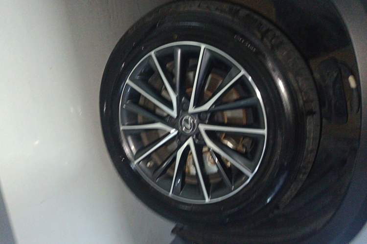 Used Lexus NX 2022 350h Front-Wheel-Drive Innovation Edition Right Front Wheel Hub
