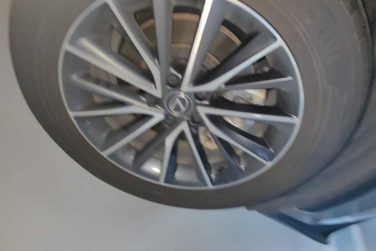 Used Lexus NX 2022 350h Front-Wheel-Drive Innovation Edition Right Front Wheel Hub