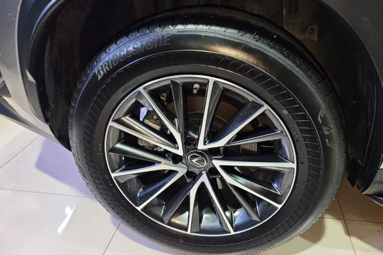 Used Lexus NX 2022 350h Front-Wheel-Drive Innovation Edition Right Rear Wheel Hub