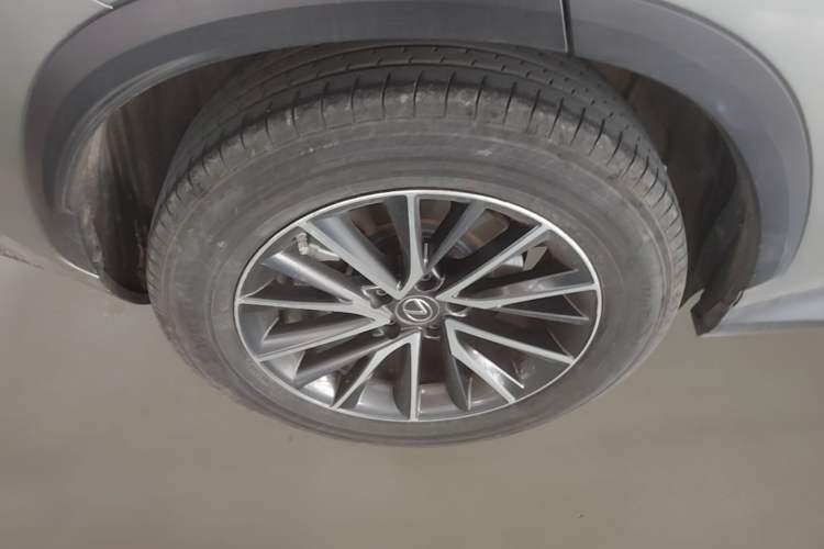 Used Lexus NX 2022 350h Front-Wheel-Drive Innovation Edition Right Rear Wheel Hub