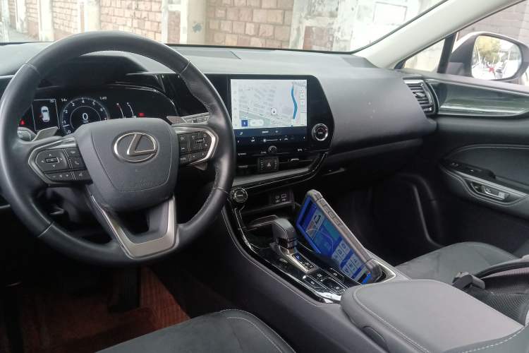 Used Lexus NX 2022 260 Front-Wheel Drive Chuanchi Edition Center Console