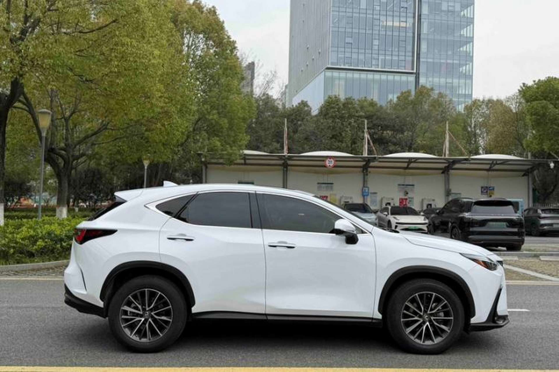Used Lexus NX 2022 350h Front-Wheel-Drive Innovation Edition Exterior 3