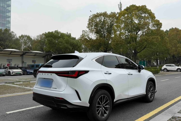 Used Lexus NX 2022 350h Front-Wheel-Drive Innovation Edition Exterior 5