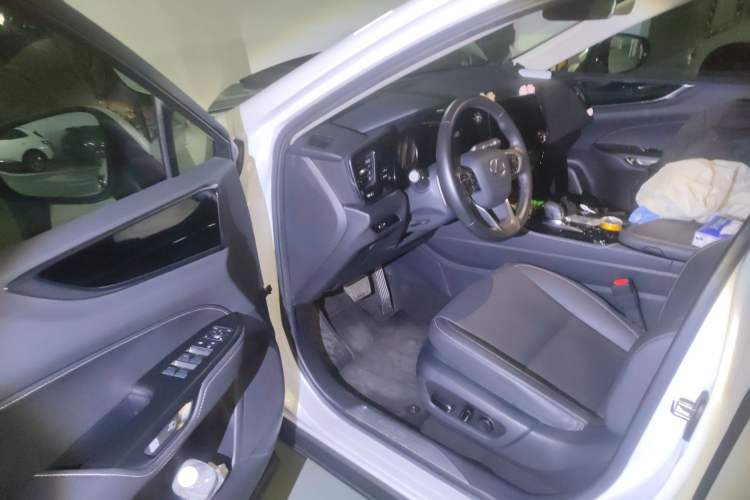 Used Lexus NX 2022 350h Front-Wheel-Drive Innovation Edition Interior 3