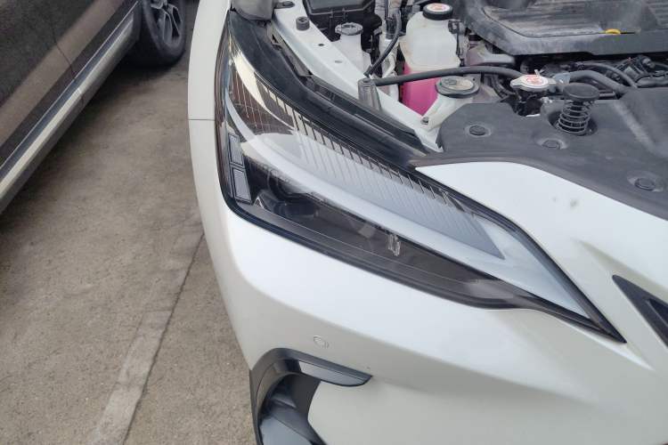 Used Lexus NX 2022 350h Front-Wheel-Drive Innovation Edition Right Front Headlight