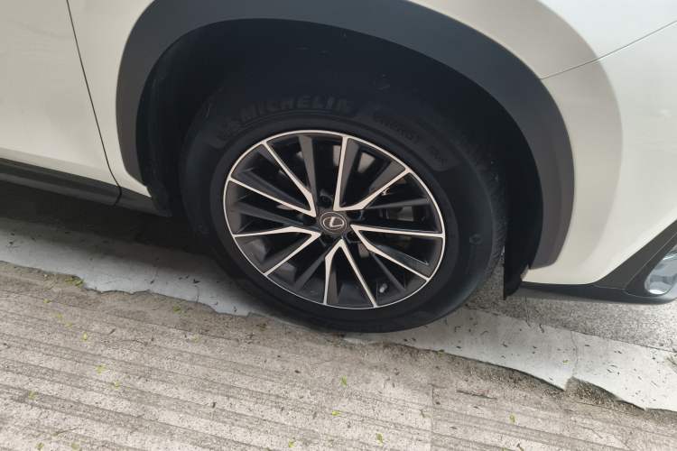 Used Lexus NX 2022 350h Front-Wheel Drive Xinchichi Edition Right Front Wheel Hub
