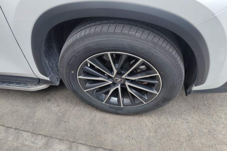 Used Lexus NX 2022 350h Front-Wheel-Drive Innovation Edition Right Front Wheel Hub