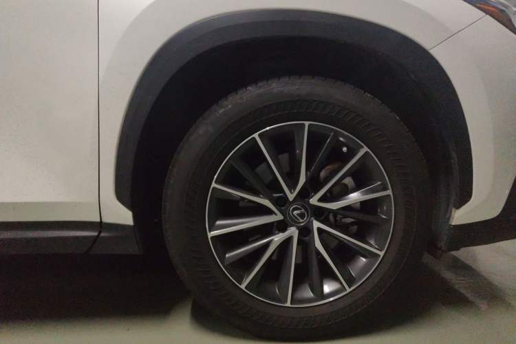 Used Lexus NX 2022 260 Front-Wheel Drive Chuanchi Edition Right Front Wheel Hub