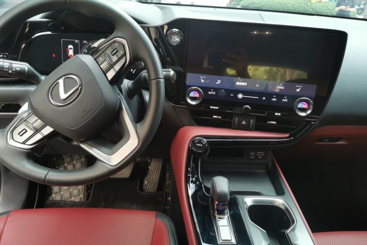 Used Lexus NX 2023 260 Front-Wheel Drive Chuan Yue Edition Center Console