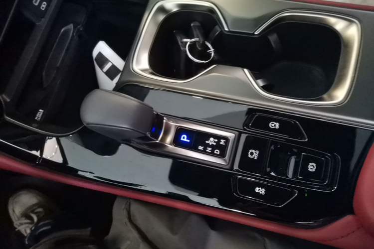 Used Lexus NX 2023 260 Front-Wheel Drive Chuan Yue Edition Gear Lever