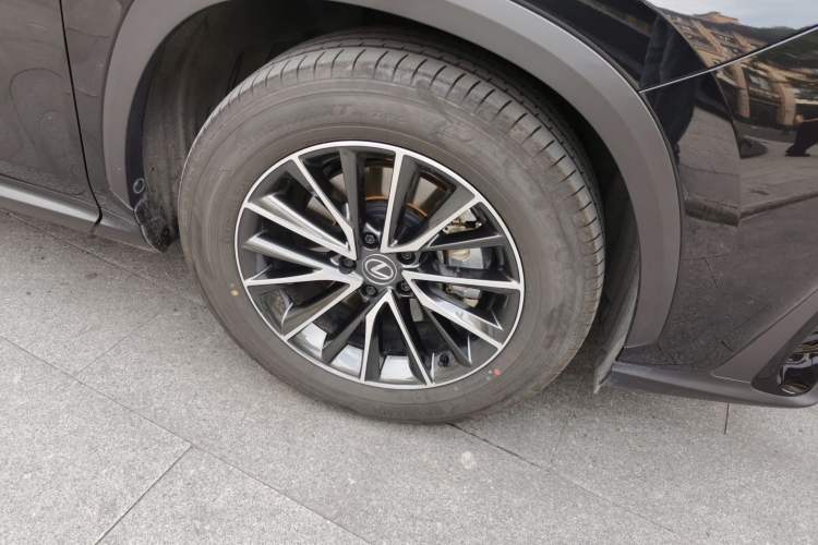 Used Lexus NX 2023 260 Front-Wheel Drive Chuan Yue Edition Right Front Wheel Hub