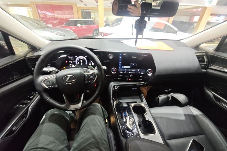 Used Lexus NX 2023 350h Front-Wheel-Drive Chuan Yue Edition Center Console