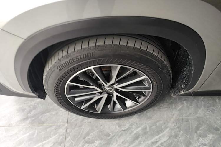Used Lexus NX 2023 350h Front-Wheel-Drive Xinchichi Version Left Front Wheel Hub