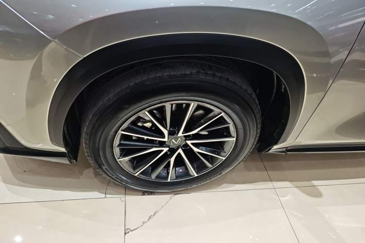 Used Lexus NX 2023 350h Front-Wheel-Drive Chuan Yue Edition Left Front Wheel Hub