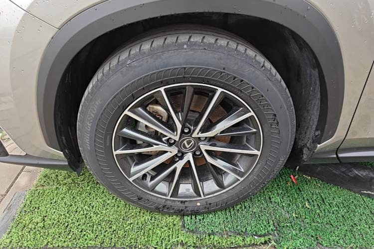Used Lexus NX 2023 260 Front-Wheel Drive Chuan Yue Edition Left Front Wheel Hub