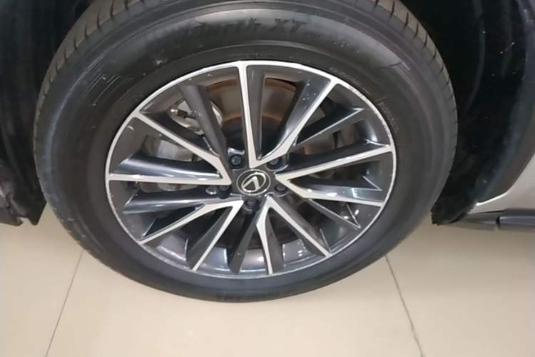 Used Lexus NX 2023 350h Front-Wheel-Drive Chuan Yue Edition Left Front Wheel Hub