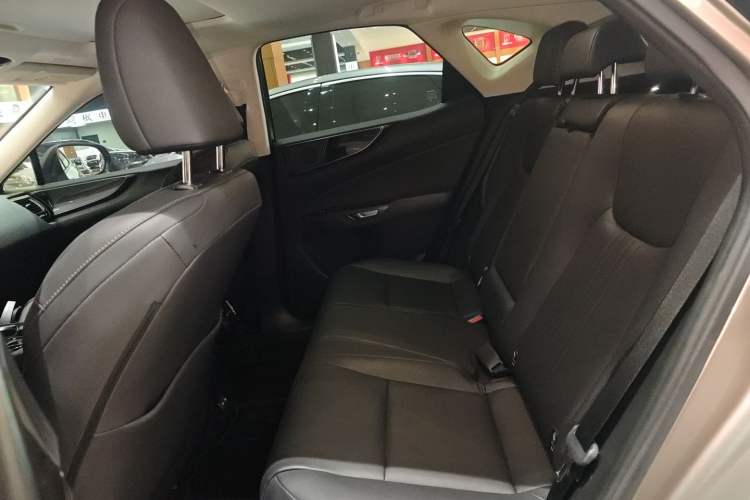 Used Lexus NX 2023 350h Front-Wheel-Drive Chuan Yue Edition Left Rear Seat