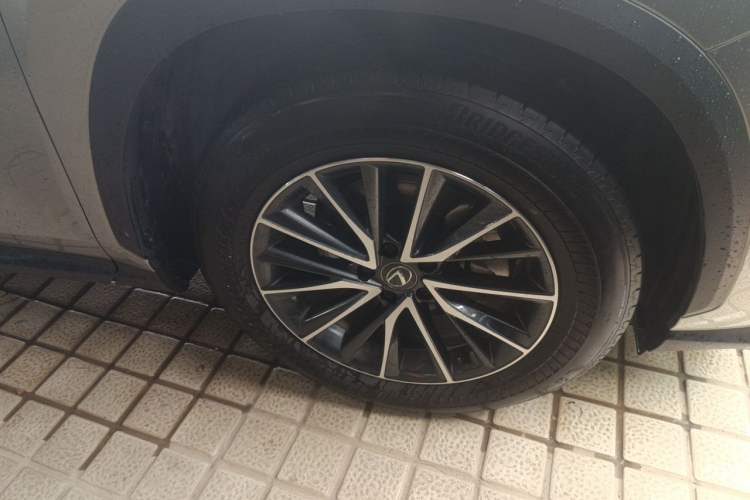 Used Lexus NX 2023 350h Front-Wheel-Drive Chuan Yue Edition Right Front Wheel Hub