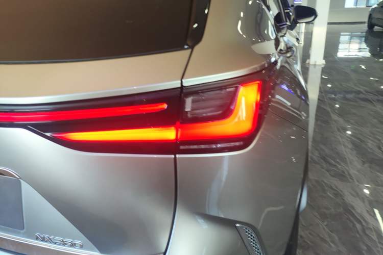 Used Lexus NX 2023 260 Front-Wheel Drive Chuanchi Edition Right Rear Taillight