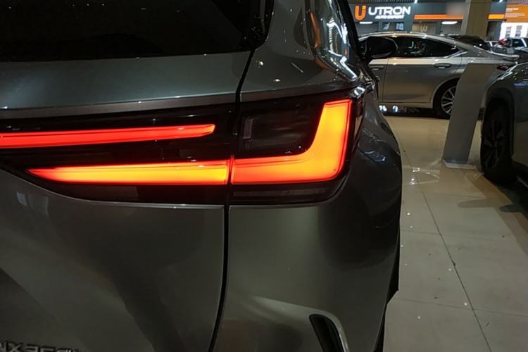Used Lexus NX 2023 350h Front-Wheel-Drive Chuan Yue Edition Right Rear Taillight